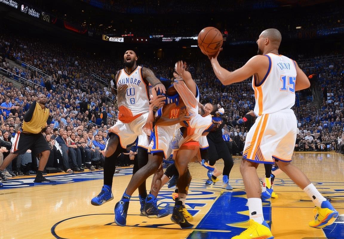 2015年NBA雷霆勇士巅峰对决：传奇之战回顾